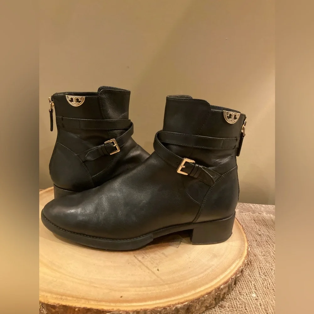 Tory Burch Sidney Booties Ankle‎ Boots Black Soft Leather Logo Sz 7.5